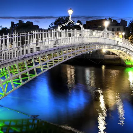 Pearse Street Townhouse Apartment *
